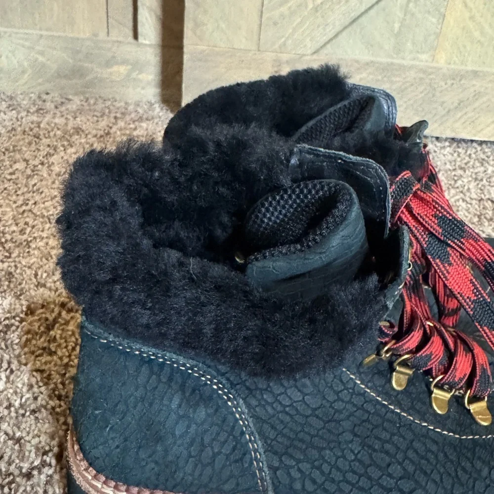 Bionica Danie black suede lace up boots with shearling collar Size 7.5